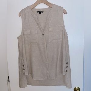 Zac & Rachel front button tunic, beige, hi-lo hem, side button detail NWOT, L